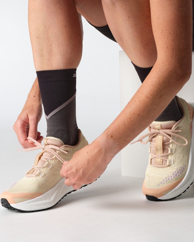 AERO GLIDE 3 GRVL W Shortbread / White / Fusion Coral